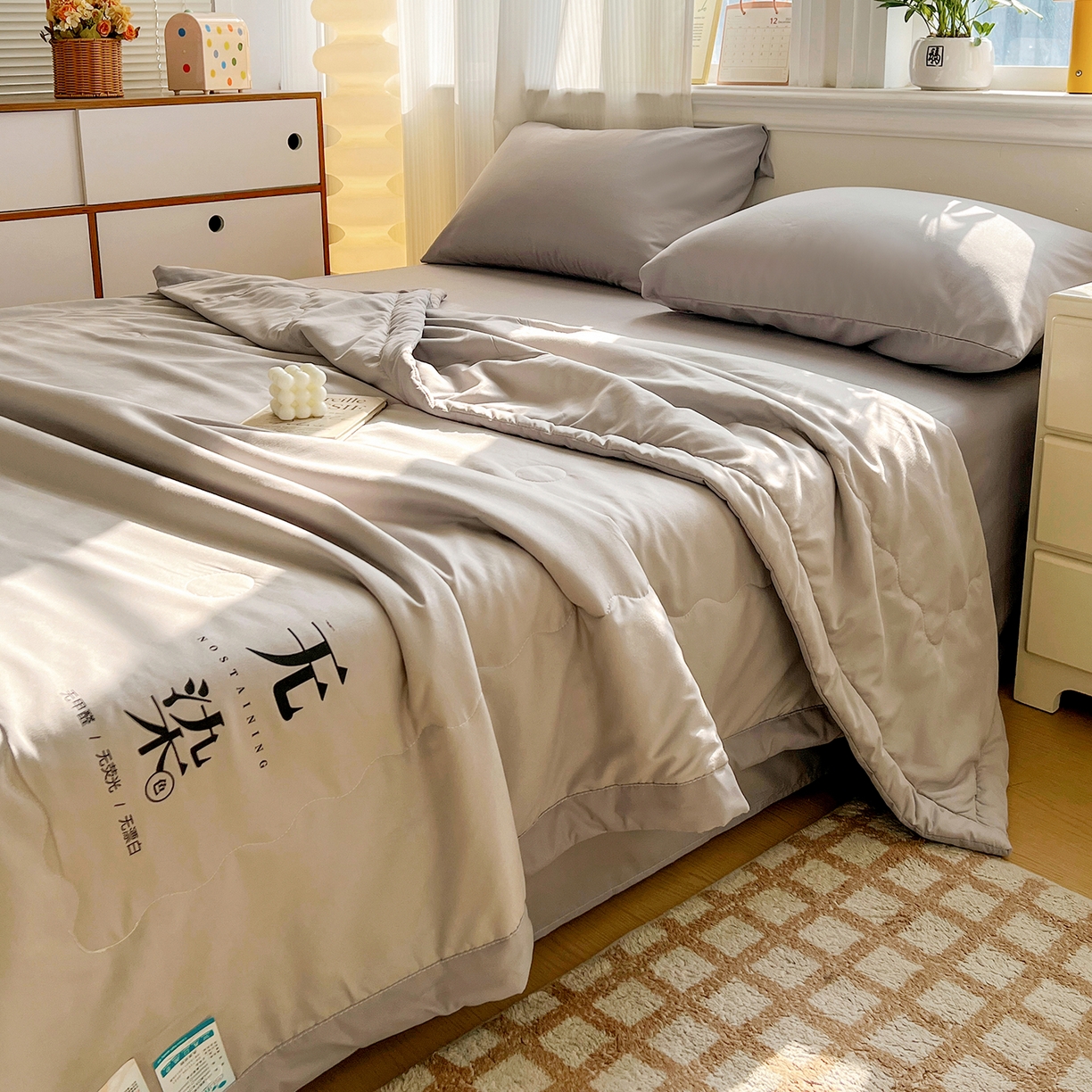 91家纺网 家纺一手货源 找家纺 易展家居 2026新款水洗棉大豆纤维夏被-无染+熊猫 无染-轻银灰