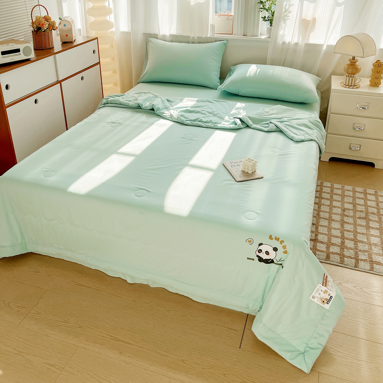 91家纺网 家纺一手货源 找家纺 易展家居 2026新款水洗棉大豆纤维夏被-无染+熊猫 熊猫-奶昔绿