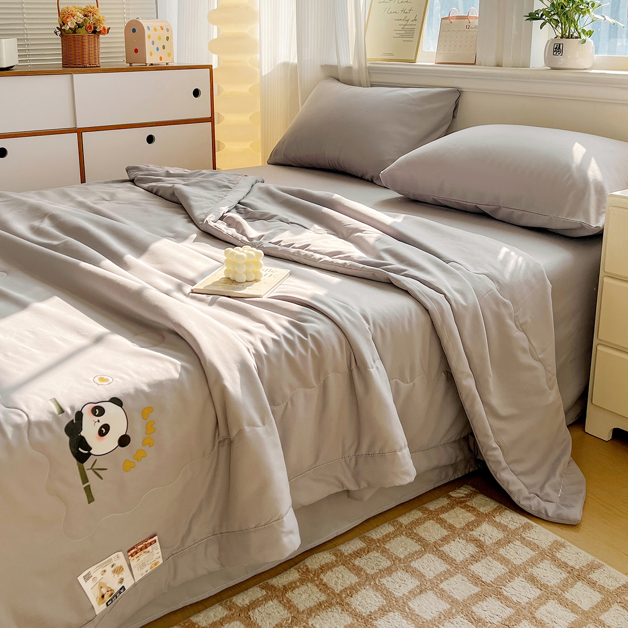 91家纺网 家纺一手货源 找家纺 易展家居 2026新款水洗棉大豆纤维夏被-无染+熊猫 熊猫-轻银灰
