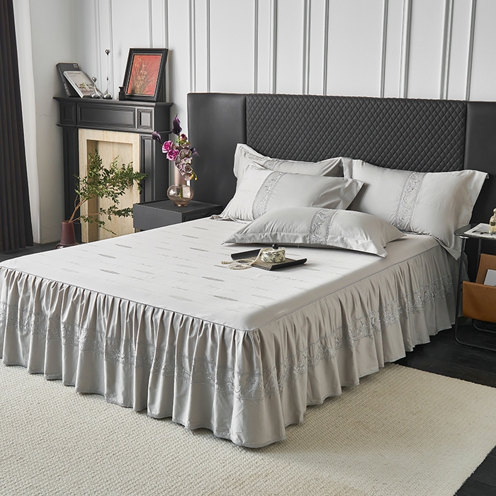 91家纺网 家纺一手货源 找家纺 美达家纺 2026新款全棉纯棉60s提花绣花床裙单床裙床裙单件 贝纳尔-银月光