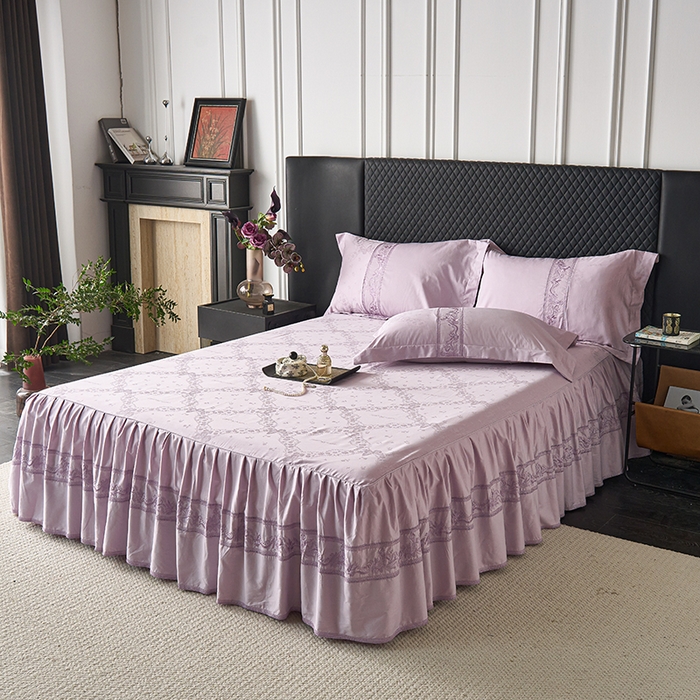 91家纺网 家纺一手货源 找家纺 美达家纺 2026新款全棉纯棉60s提花绣花床裙单床裙床裙单件 洛可可-罗兰紫