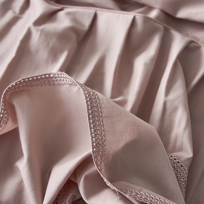 91家纺网 家纺一手货源 找家纺 美达家纺 2026新款全棉纯棉60s提花绣花床裙单床裙床裙单件 花晓-露娜粉