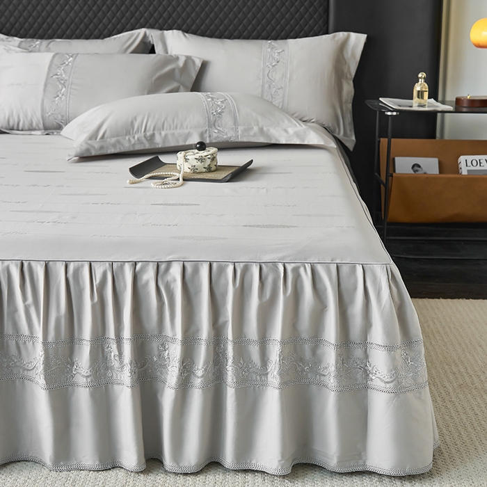 91家纺网 家纺一手货源 找家纺 美达家纺 2026新款全棉纯棉60s提花绣花床裙单床裙床裙单件 贝纳尔-银月光