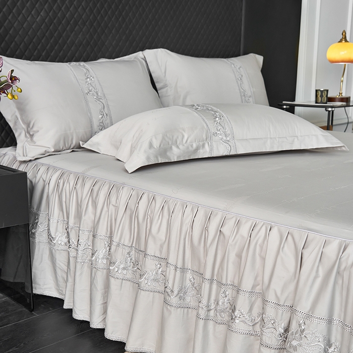 91家纺网 家纺一手货源 找家纺 美达家纺 2026新款全棉纯棉60s提花绣花床裙单床裙床裙单件 贝纳尔-银月光