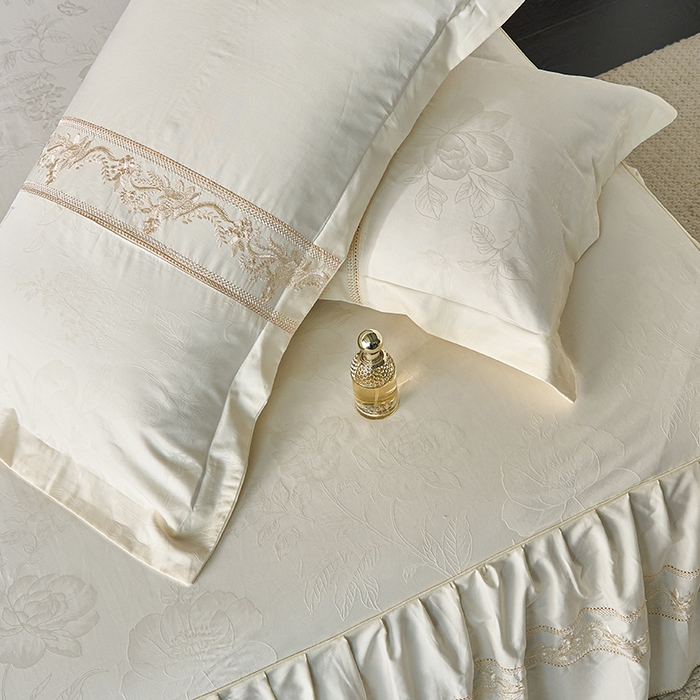 91家纺网 家纺一手货源 找家纺 美达家纺 2026新款全棉纯棉60s提花绣花床裙单床裙床裙单件 晨曦花语-乳白