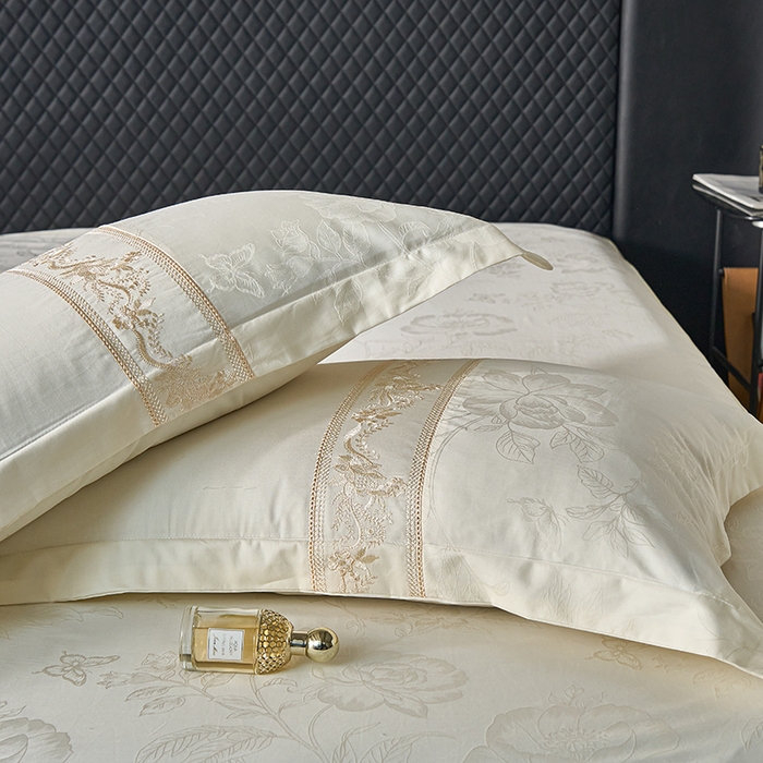 91家纺网 家纺一手货源 找家纺 美达家纺 2026新款全棉纯棉60s提花绣花床裙单床裙床裙单件 晨曦花语-乳白