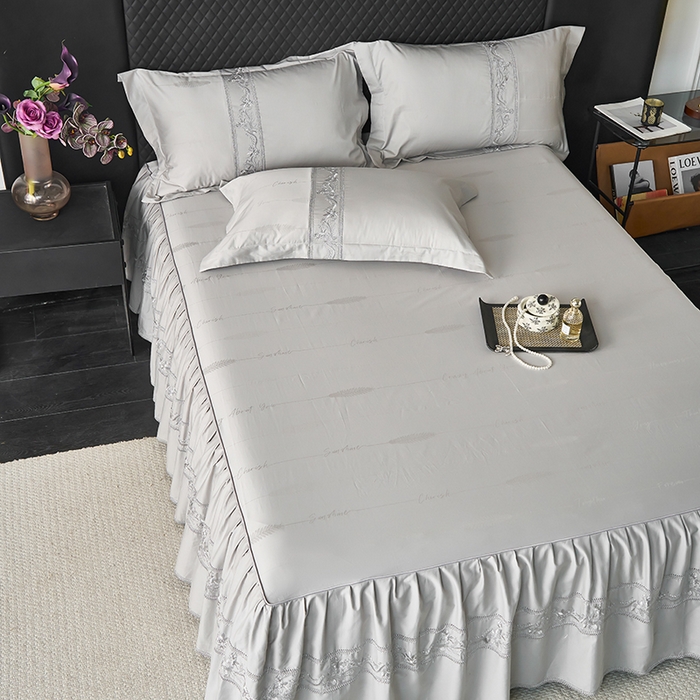 91家纺网 家纺一手货源 找家纺 美达家纺 2026新款全棉纯棉60s提花绣花床裙单床裙床裙单件 贝纳尔-银月光