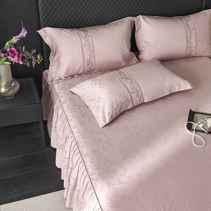 91家纺网 家纺一手货源 找家纺 美达家纺 2026新款全棉纯棉60s提花绣花床裙单床裙床裙单件 花晓-露娜粉