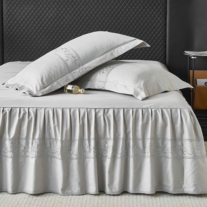 91家纺网 家纺一手货源 找家纺 美达家纺 2026新款全棉纯棉60s提花绣花床裙单床裙床裙单件 贝纳尔-银月光