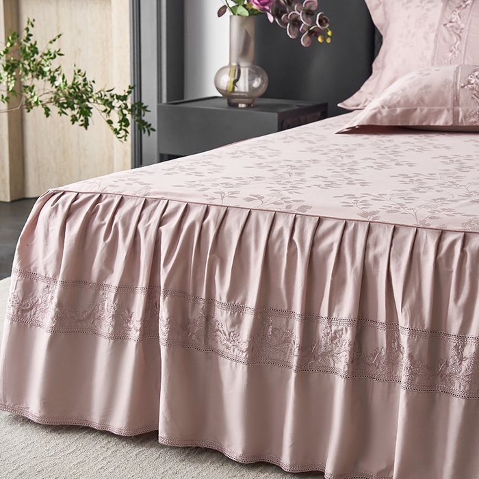 91家纺网 家纺一手货源 找家纺 美达家纺 2026新款全棉纯棉60s提花绣花床裙单床裙床裙单件 花晓-露娜粉