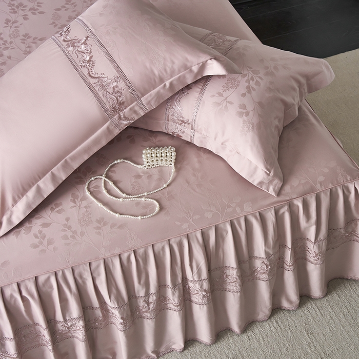 91家纺网 家纺一手货源 找家纺 美达家纺 2026新款全棉纯棉60s提花绣花床裙单床裙床裙单件 花晓-露娜粉