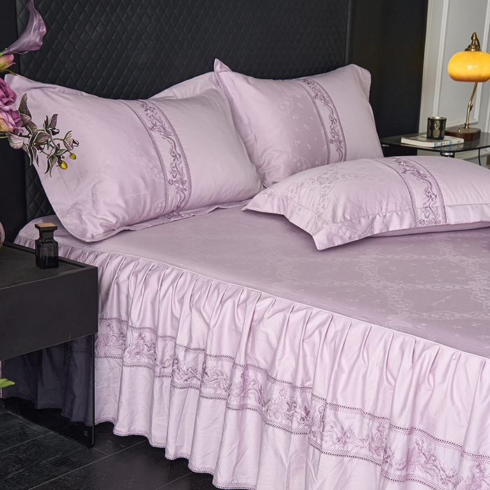 91家纺网 家纺一手货源 找家纺 美达家纺 2026新款全棉纯棉60s提花绣花床裙单床裙床裙单件 洛可可-罗兰紫