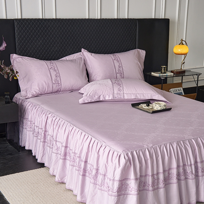 91家纺网 家纺一手货源 找家纺 美达家纺 2026新款全棉纯棉60s提花绣花床裙单床裙床裙单件 洛可可-罗兰紫