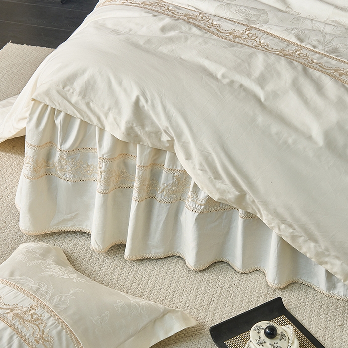 91家纺网 家纺一手货源 找家纺 美达家纺 2026新款全棉纯棉60s提花绣花床裙单床裙床裙单件 晨曦花语-乳白