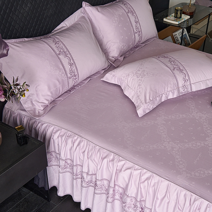 91家纺网 家纺一手货源 找家纺 美达家纺 2026新款全棉纯棉60s提花绣花床裙单床裙床裙单件 洛可可-罗兰紫