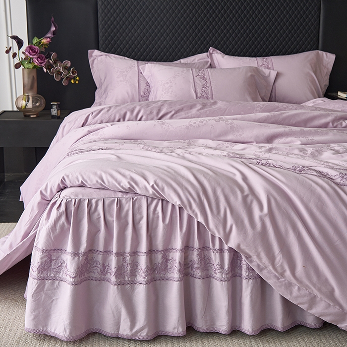 91家纺网 家纺一手货源 找家纺 美达家纺 2026新款全棉纯棉60s提花绣花床裙单床裙床裙单件 洛可可-罗兰紫