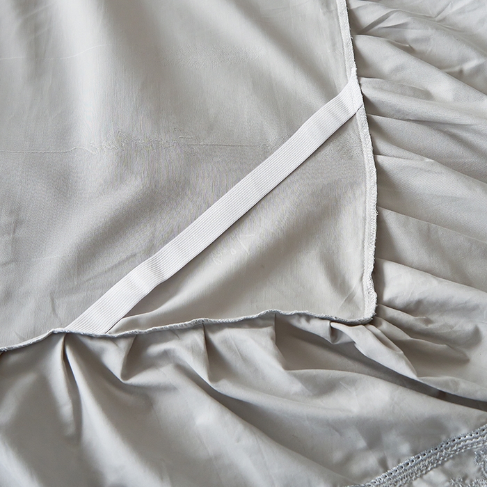 91家纺网 家纺一手货源 找家纺 美达家纺 2026新款全棉纯棉60s提花绣花床裙单床裙床裙单件 贝纳尔-银月光