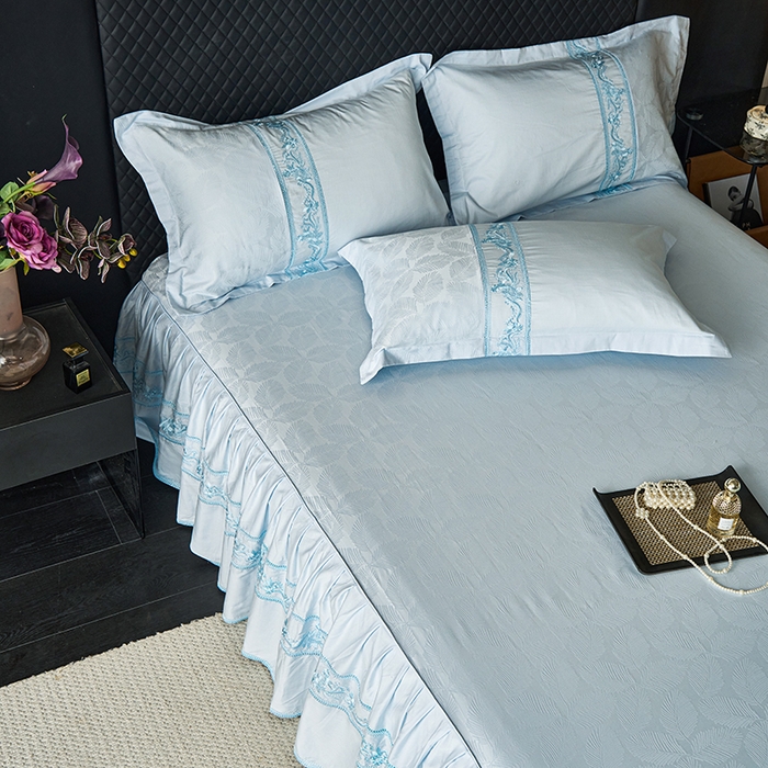 91家纺网 家纺一手货源 找家纺 美达家纺 2026新款全棉纯棉60s提花绣花床裙单床裙床裙单件 枝锦翠曼-空境蓝