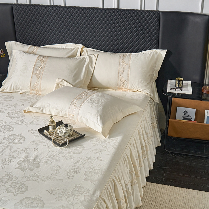 91家纺网 家纺一手货源 找家纺 美达家纺 2026新款全棉纯棉60s提花绣花床裙单床裙床裙单件 晨曦花语-乳白