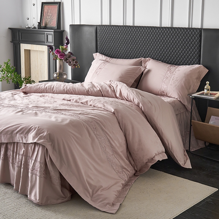 91家纺网 家纺一手货源 找家纺 美达家纺 2026新款全棉纯棉60s提花绣花床裙单床裙床裙单件 花晓-露娜粉