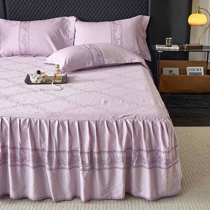 91家纺网 家纺一手货源 找家纺 美达家纺 2026新款全棉纯棉60s提花绣花床裙单床裙床裙单件 洛可可-罗兰紫