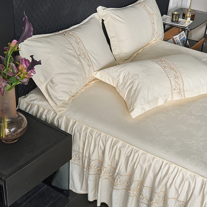 91家纺网 家纺一手货源 找家纺 美达家纺 2026新款全棉纯棉60s提花绣花床裙单床裙床裙单件 晨曦花语-乳白