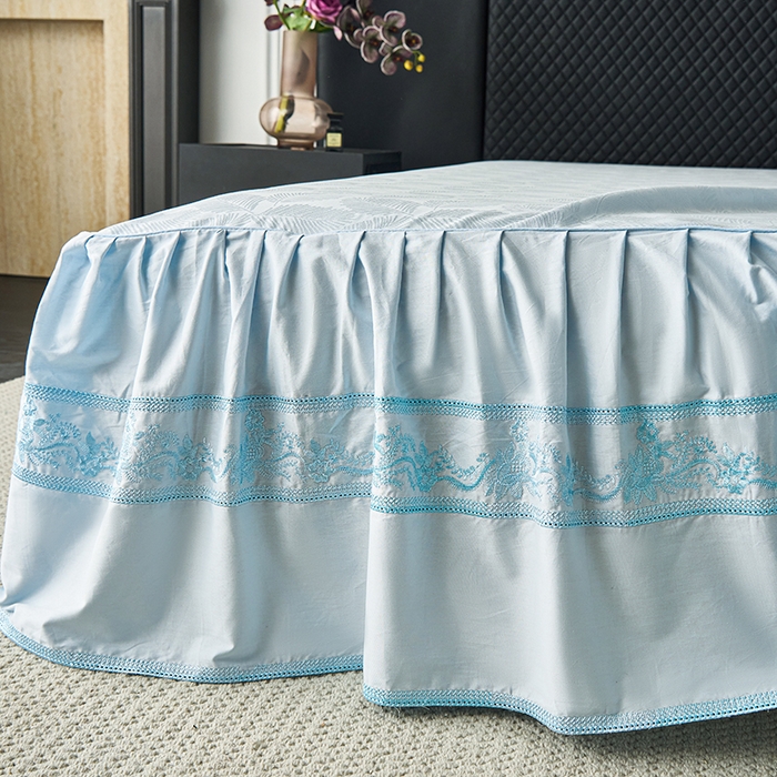 91家纺网 家纺一手货源 找家纺 美达家纺 2026新款全棉纯棉60s提花绣花床裙单床裙床裙单件 枝锦翠曼-空境蓝