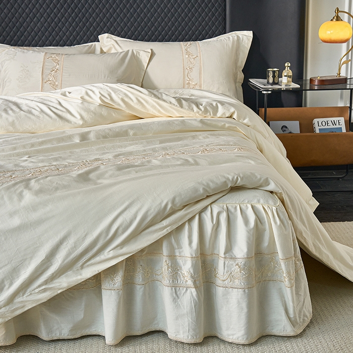 91家纺网 家纺一手货源 找家纺 美达家纺 2026新款全棉纯棉60s提花绣花床裙单床裙床裙单件 晨曦花语-乳白