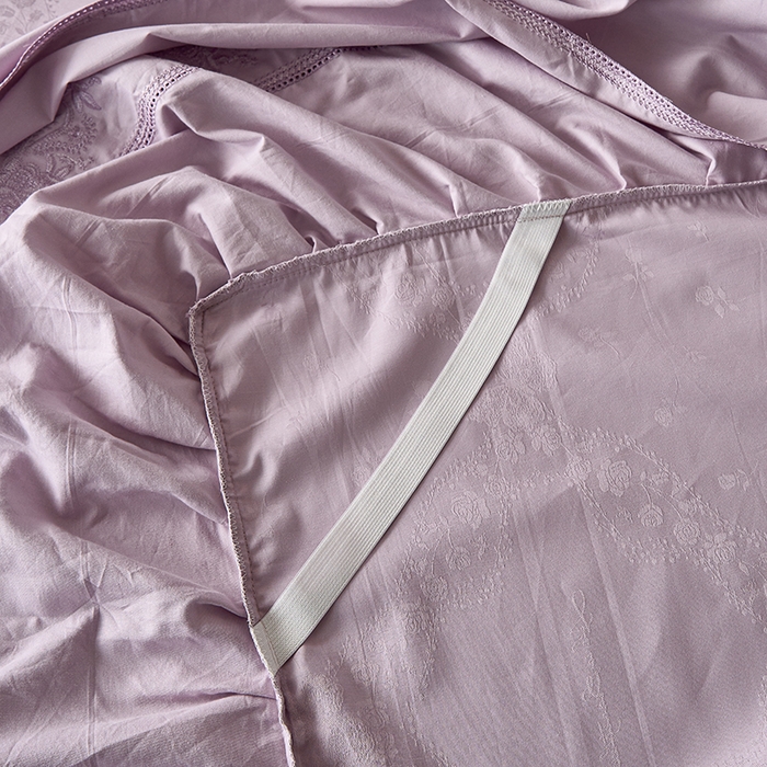 91家纺网 家纺一手货源 找家纺 美达家纺 2026新款全棉纯棉60s提花绣花床裙单床裙床裙单件 洛可可-罗兰紫