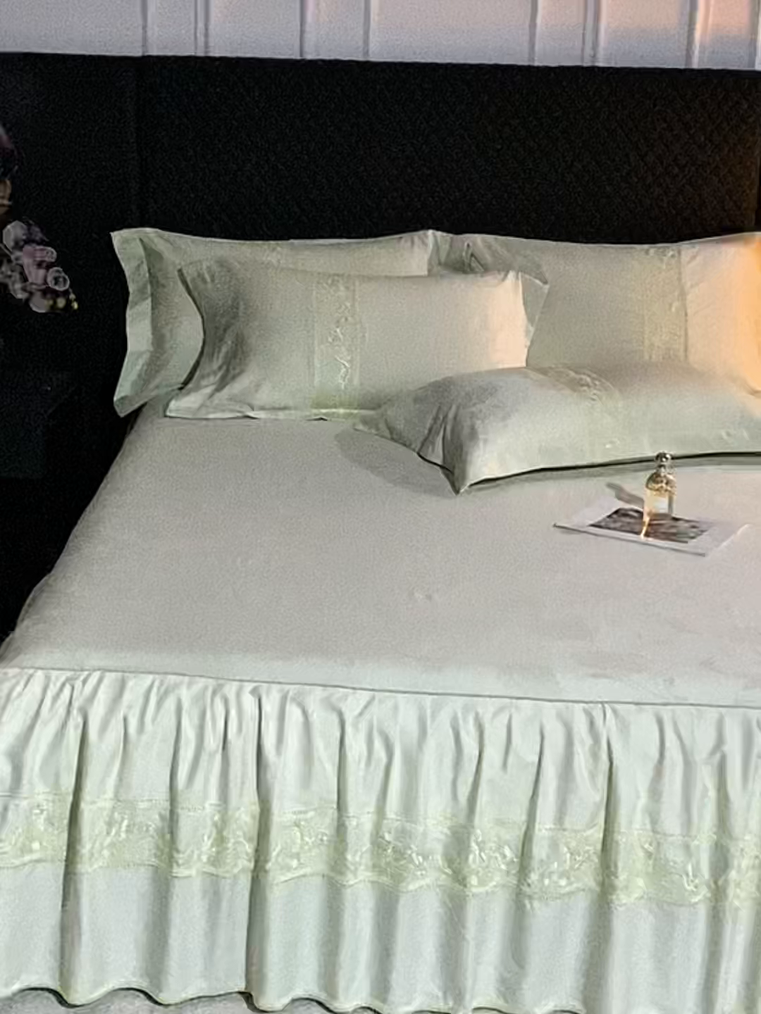 91家纺网 家纺一手货源 找家纺 美达家纺 2026新款全棉纯棉60s提花绣花床裙单床裙床裙单件 醉绮梦-闲逸之雪