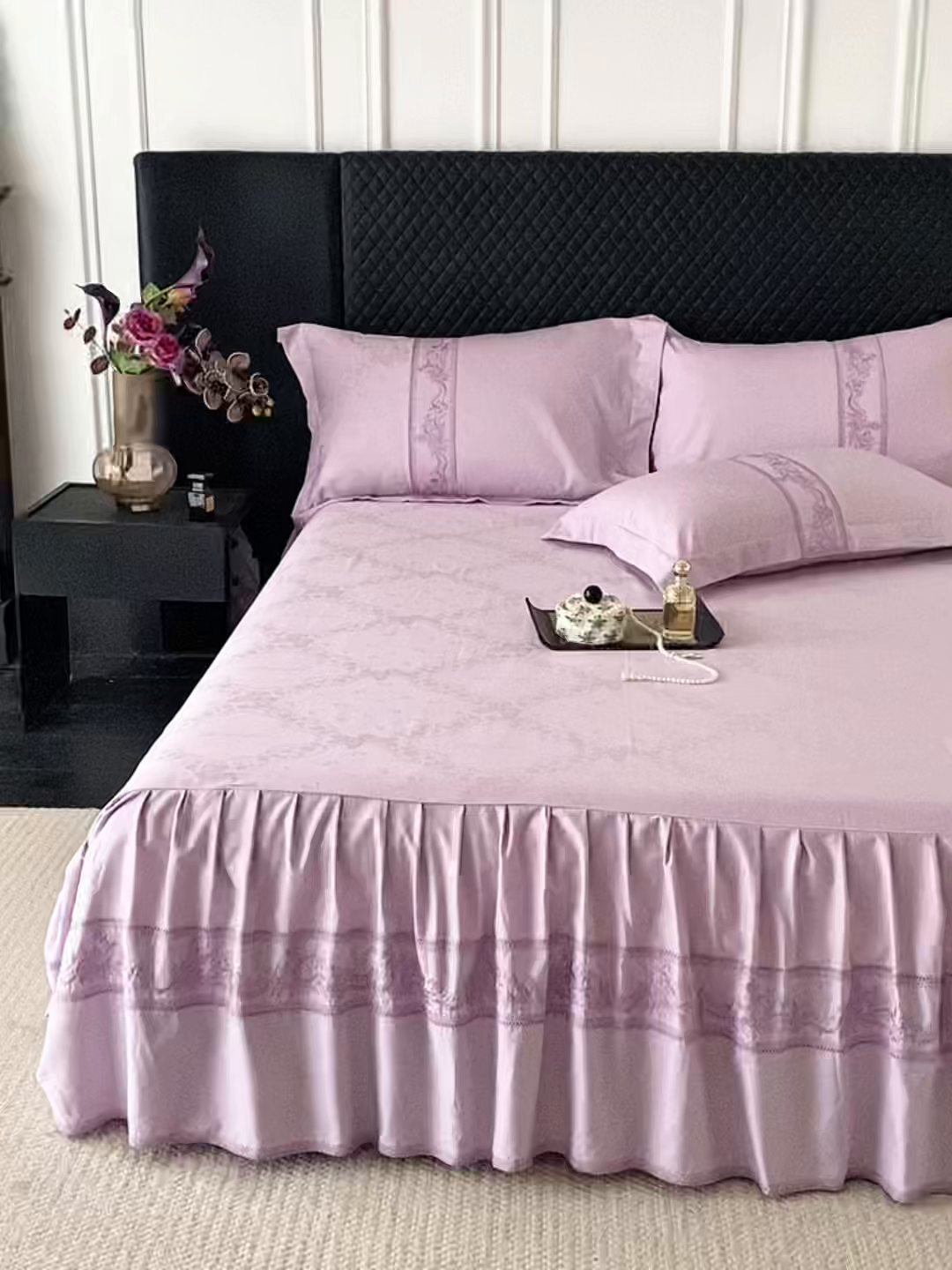 91家纺网 家纺一手货源 找家纺 美达家纺 2026新款全棉纯棉60s提花绣花床裙单床裙床裙单件 洛可可-罗兰紫