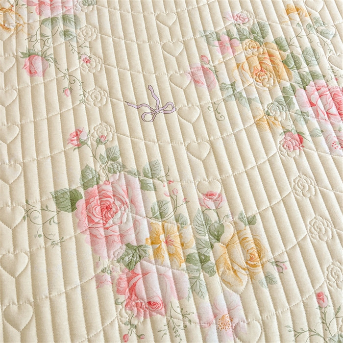 91家纺网 家纺一手货源 找家纺 宜凡家纺 2026新款全棉公主风夹棉床裙三件套 沐颜月朵