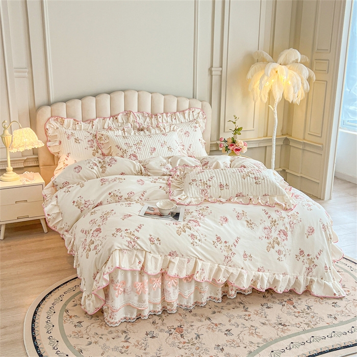 91家纺网 家纺一手货源 找家纺 宜凡家纺 2026新款全棉公主风夹棉床裙三件套 水苏栀清