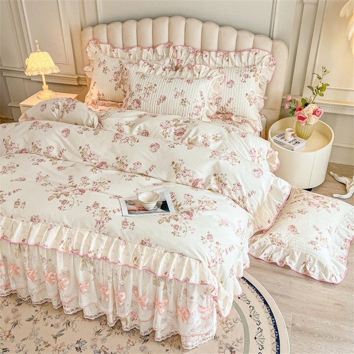 91家纺网 家纺一手货源 找家纺 宜凡家纺 2026新款全棉公主风夹棉床裙三件套 水苏栀清