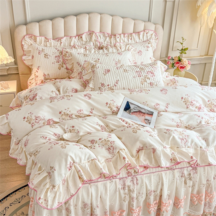 91家纺网 家纺一手货源 找家纺 宜凡家纺 2026新款全棉公主风夹棉床裙三件套 水苏栀清