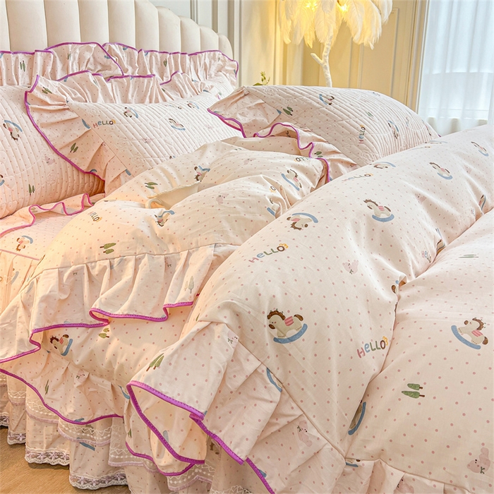 91家纺网 家纺一手货源 找家纺 宜凡家纺 2026新款全棉公主风夹棉床裙三件套 摇摇木马