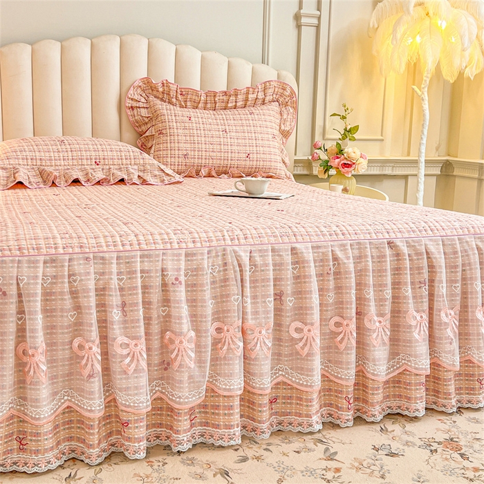 91家纺网 家纺一手货源 找家纺 宜凡家纺 2026新款全棉公主风夹棉床裙三件套 樱桃蝴蝶结