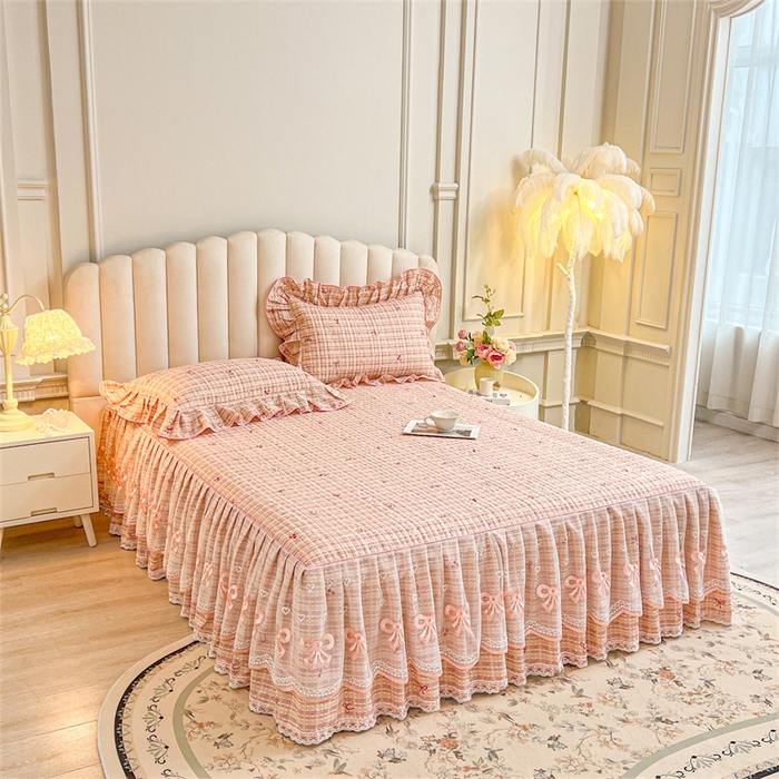 91家纺网 家纺一手货源 找家纺 宜凡家纺 2026新款全棉公主风夹棉床裙三件套 樱桃蝴蝶结