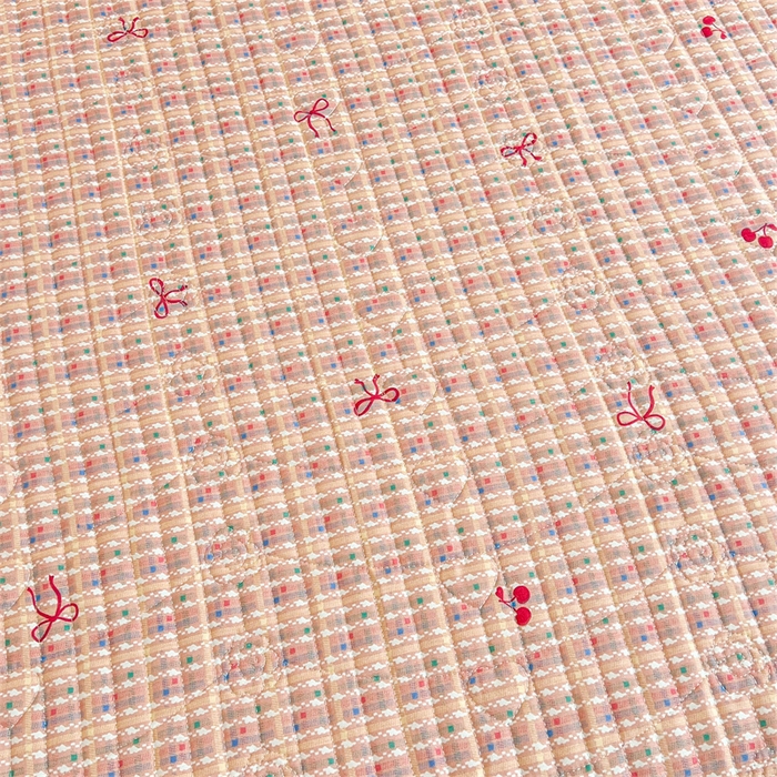 91家纺网 家纺一手货源 找家纺 宜凡家纺 2026新款全棉公主风夹棉床裙三件套 樱桃蝴蝶结