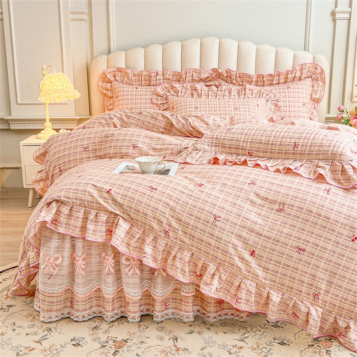 91家纺网 家纺一手货源 找家纺 宜凡家纺 2026新款全棉公主风夹棉床裙三件套 樱桃蝴蝶结