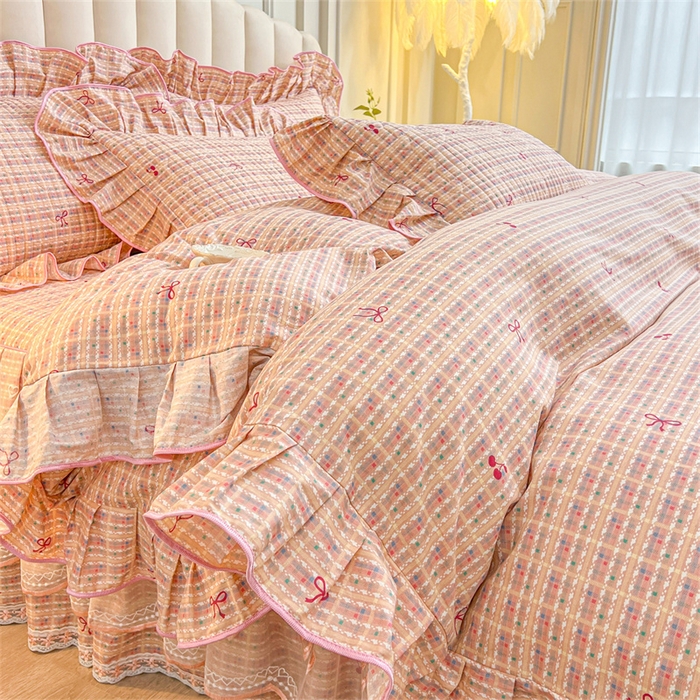 91家纺网 家纺一手货源 找家纺 宜凡家纺 2026新款全棉公主风夹棉床裙三件套 樱桃蝴蝶结
