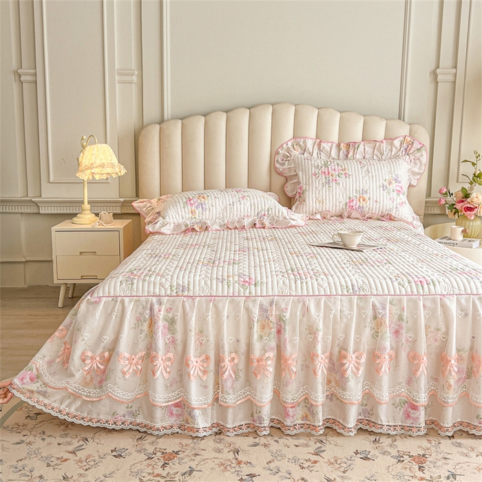 91家纺网 家纺一手货源 找家纺 宜凡家纺 2026新款全棉公主风夹棉床裙三件套 玉容昭婉