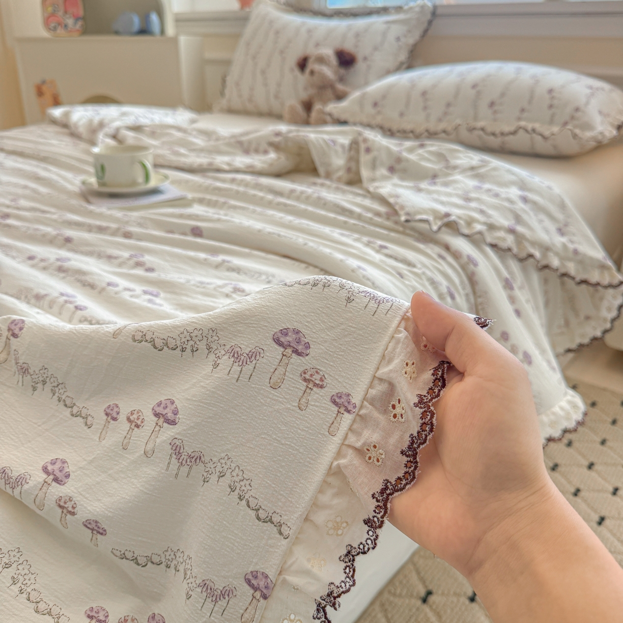 91家纺网 家纺一手货源 找家纺 鑫贝阳 2026新款韩版花边邹邹绵夏被 蘑菇小森林