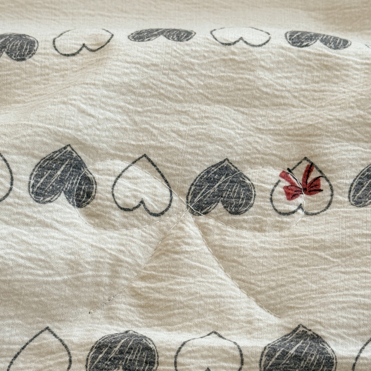 91家纺网 家纺一手货源 找家纺 鑫贝阳 2026新款韩版花边邹邹绵夏被 爱心格