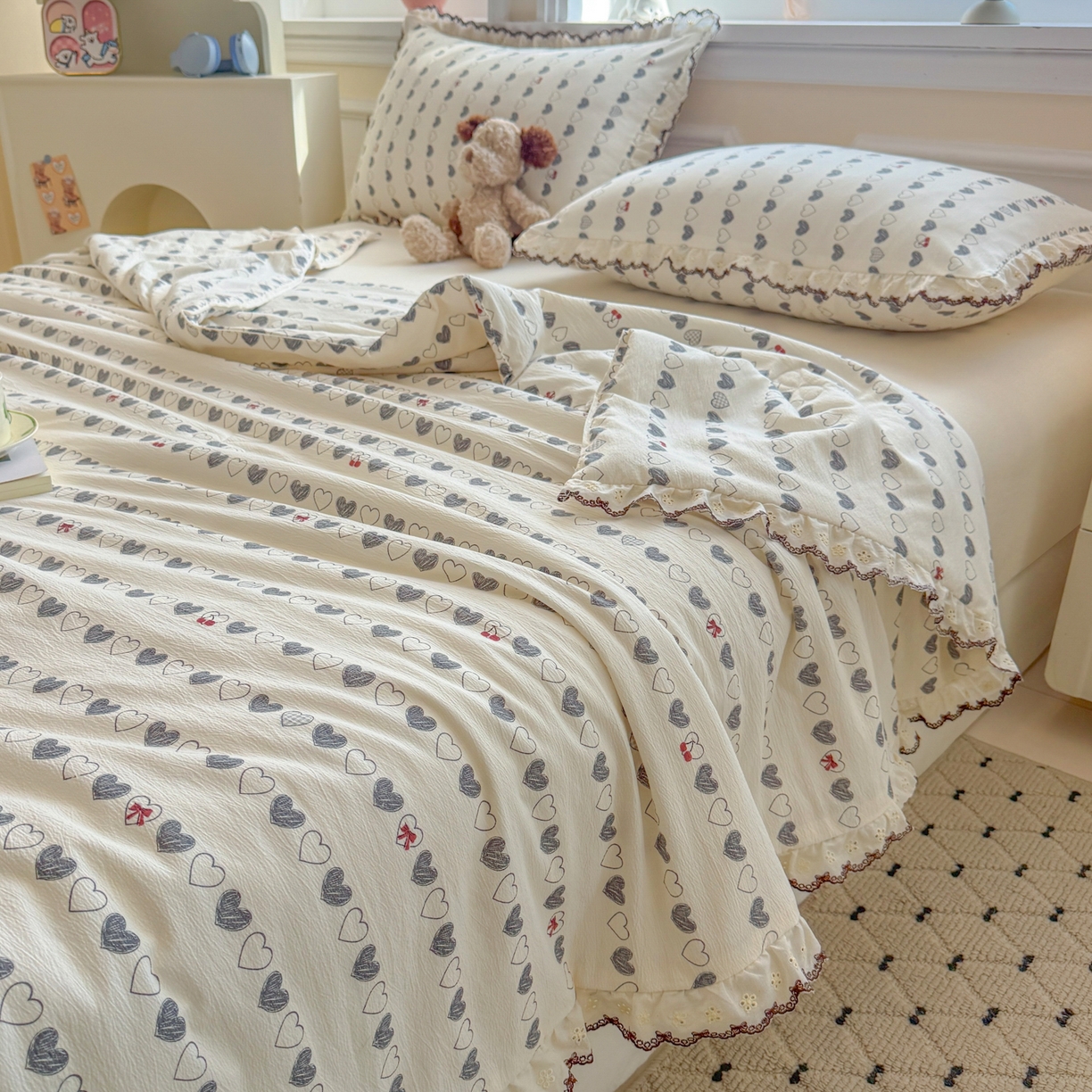 91家纺网 家纺一手货源 找家纺 鑫贝阳 2026新款韩版花边邹邹绵夏被 爱心格