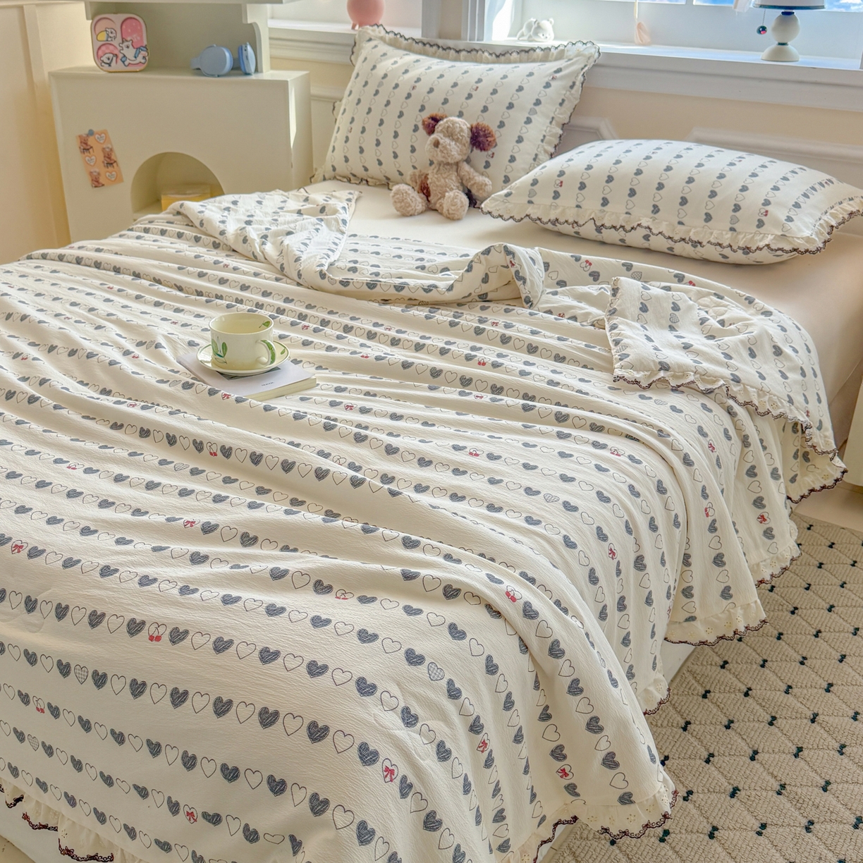 91家纺网 家纺一手货源 找家纺 鑫贝阳 2026新款韩版花边邹邹绵夏被 爱心格