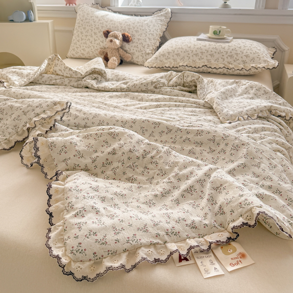 91家纺网 家纺一手货源 找家纺 鑫贝阳 2026新款韩版花边邹邹绵夏被 奶雾花野