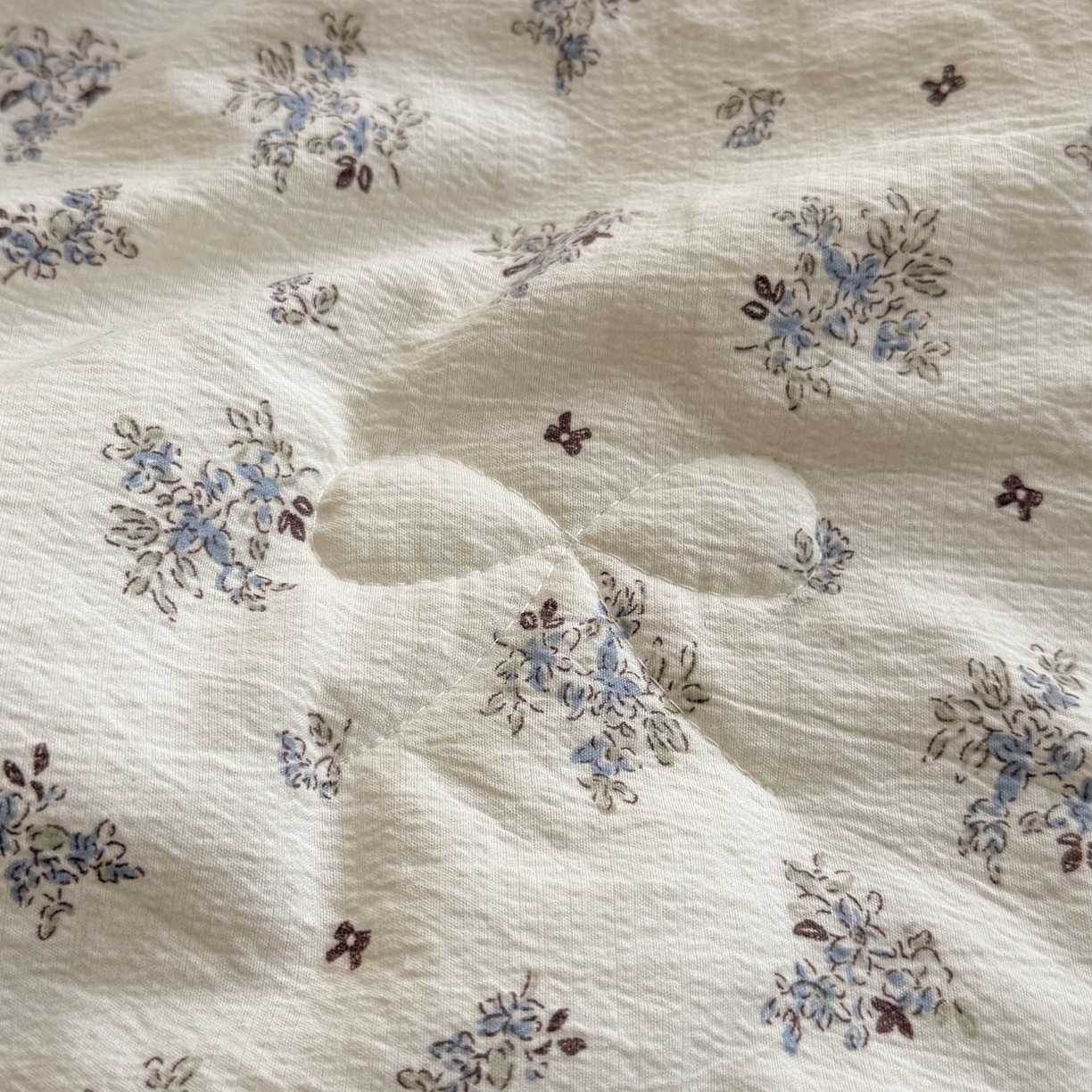 91家纺网 家纺一手货源 找家纺 鑫贝阳 2026新款韩版花边邹邹绵夏被 碎碎小碎花