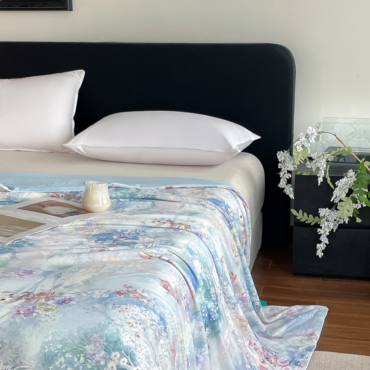 91家纺网 家纺一手货源 找家纺 鑫贝阳 2026新款锦氨凉感丝夏被 花园兔-蓝