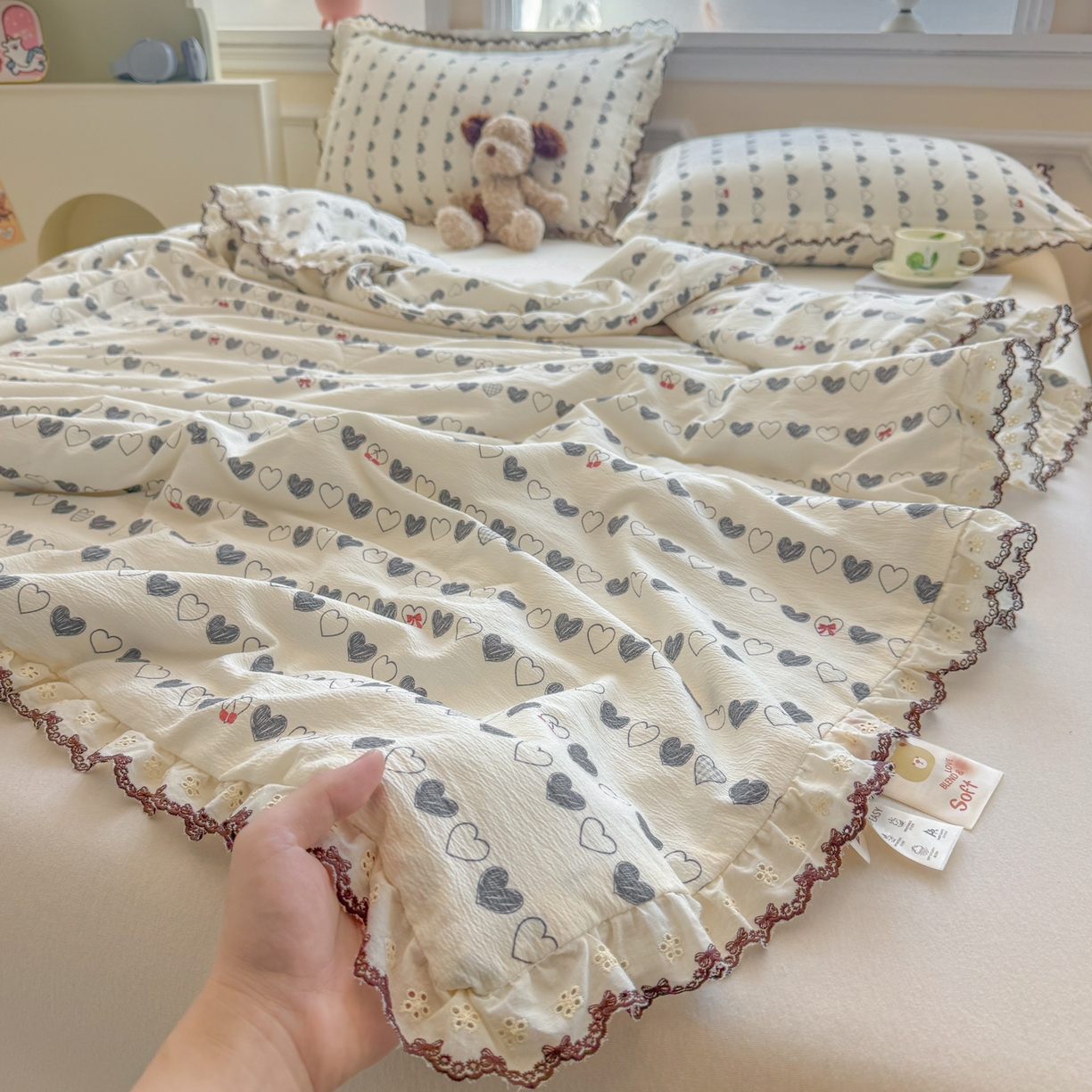 91家纺网 家纺一手货源 找家纺 鑫贝阳 2026新款韩版花边邹邹绵夏被 爱心格